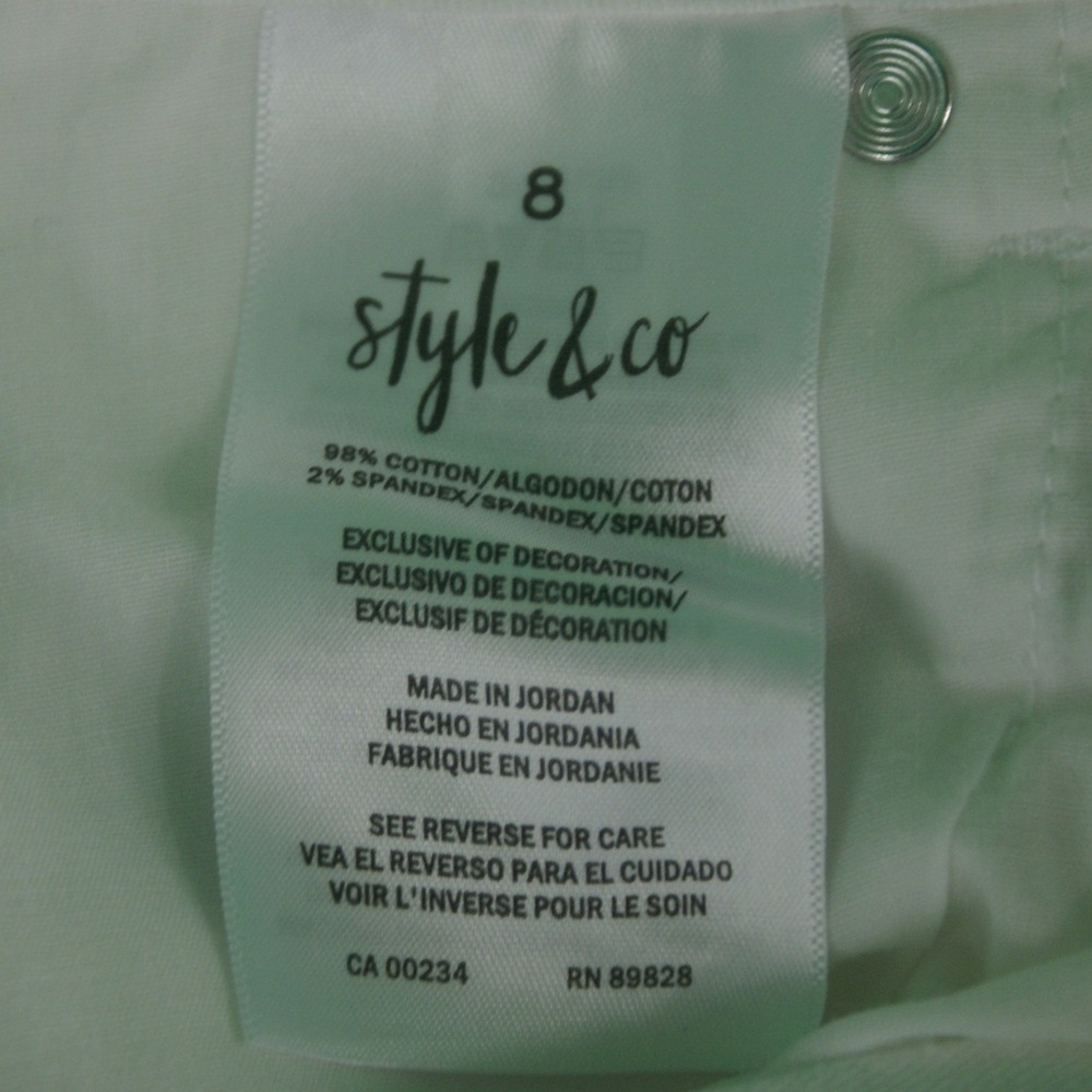 Style & Co Curvy Boyfriend Jeans White Red Floral Embroidery Mid Rise Size 8 NEW - Picture 12 of 16